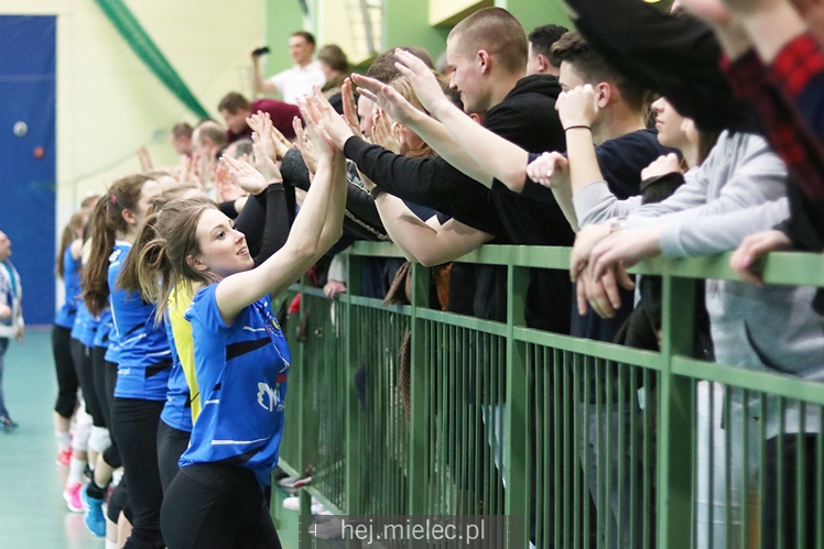 Półfinały Mistrzostw Polski juniorek w siatkówce: Mielec - Łódź