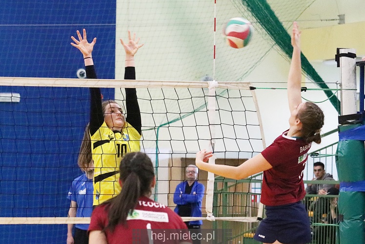 Półfinały Mistrzostw Polski juniorek w siatkówce: Mielec - Dąbrowa