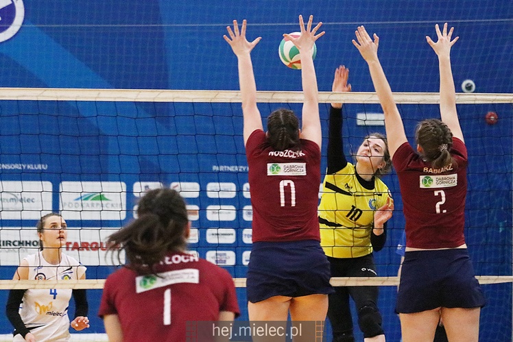 Półfinały Mistrzostw Polski juniorek w siatkówce: Mielec - Dąbrowa