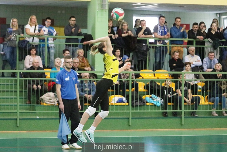 Półfinały Mistrzostw Polski juniorek w siatkówce: Mielec - Dąbrowa