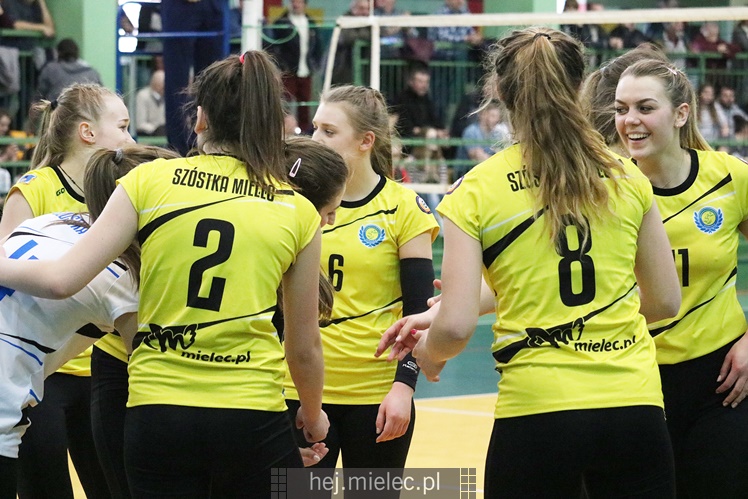 Półfinały Mistrzostw Polski juniorek w siatkówce: Mielec - Dąbrowa