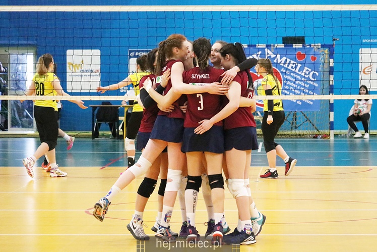 Półfinały Mistrzostw Polski juniorek w siatkówce: Mielec - Dąbrowa