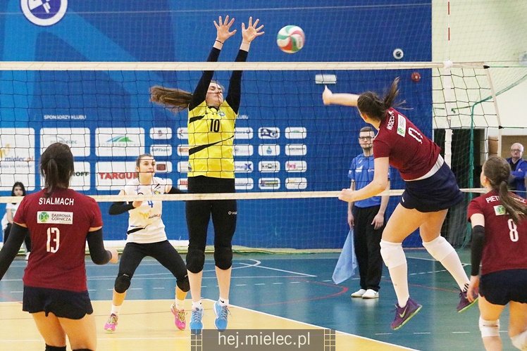 Półfinały Mistrzostw Polski juniorek w siatkówce: Mielec - Dąbrowa