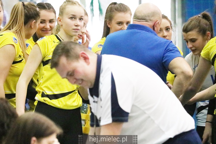 Półfinały Mistrzostw Polski juniorek w siatkówce: Mielec - Dąbrowa