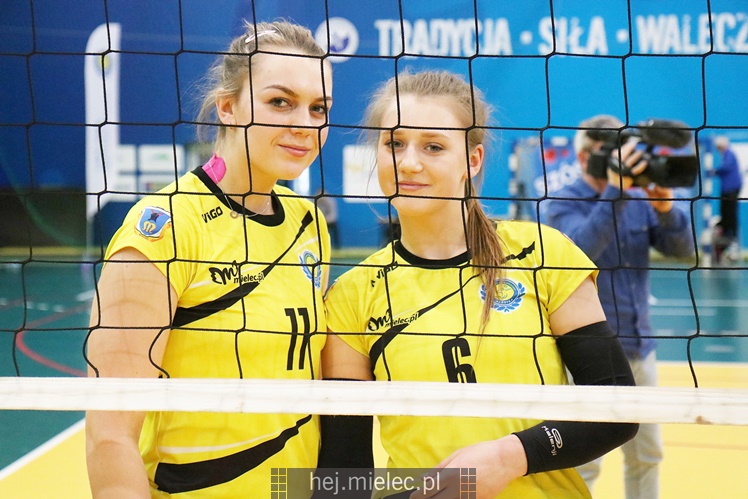 Półfinały Mistrzostw Polski juniorek w siatkówce: Mielec - Dąbrowa