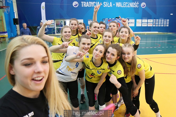 Półfinały Mistrzostw Polski juniorek w siatkówce: Mielec - Dąbrowa