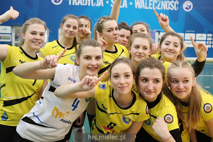 Półfinały Mistrzostw Polski juniorek w siatkówce: Mielec - Dąbrowa