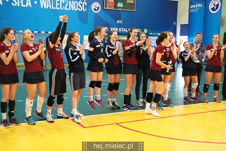 Półfinały Mistrzostw Polski juniorek w siatkówce: Mielec - Dąbrowa