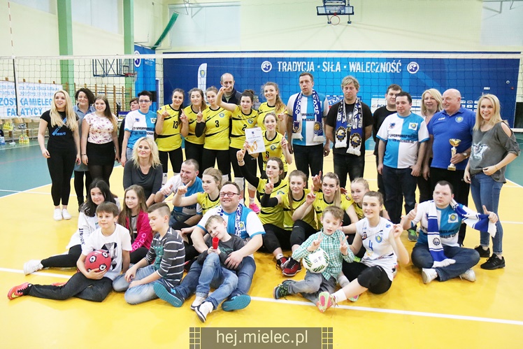 Półfinały Mistrzostw Polski juniorek w siatkówce: Mielec - Dąbrowa