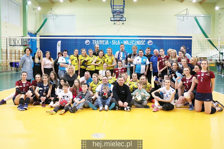 Półfinały Mistrzostw Polski juniorek w siatkówce: Mielec - Dąbrowa