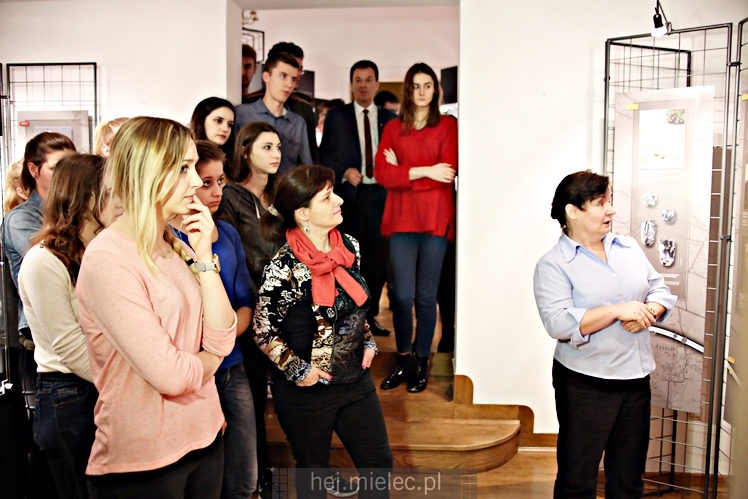 Wernisaż wystawy ?Archeologiczna autostrada? w Pałacyku Oborskich