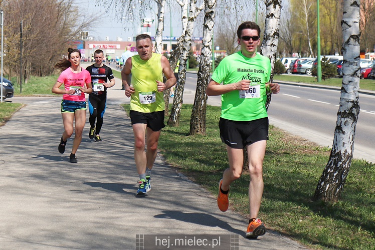 Mielecka Dycha z JOY FITNESS: bieg po ulicy Szafera