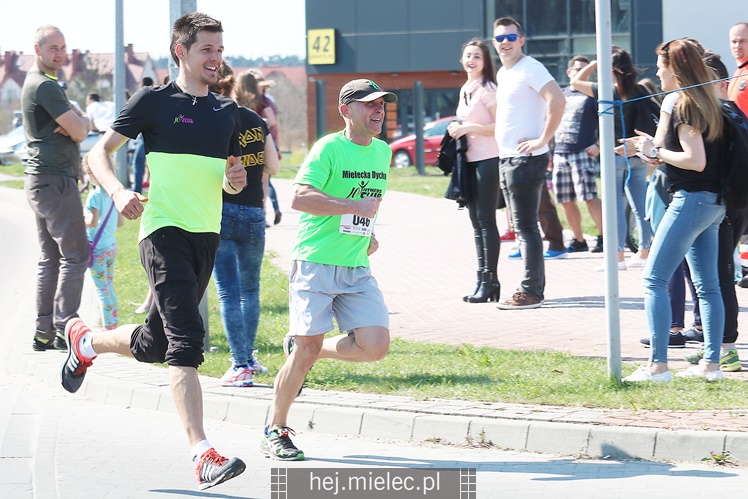 Mielecka Dycha z JOY FITNESS: bieg po ulicy Szafera