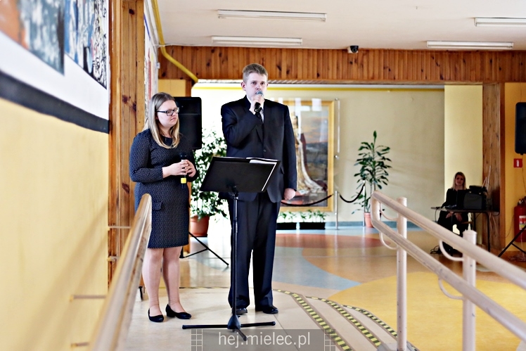 Defibrylatory AED dla szkół i nowy bus dla SOSW