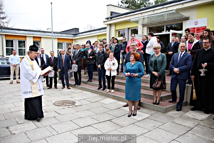 Defibrylatory AED dla szkół i nowy bus dla SOSW