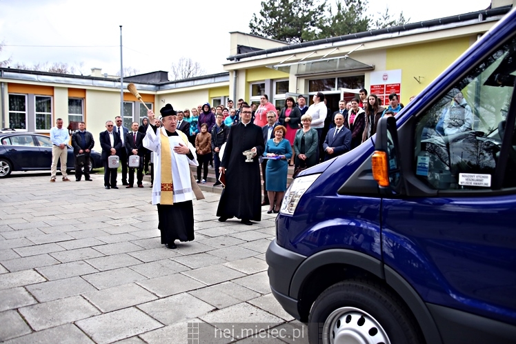 Defibrylatory AED dla szkół i nowy bus dla SOSW