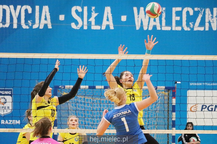 Finał 2. Ligi Siatkarek: Mielec kontra Tarnów