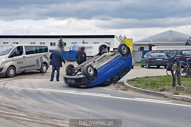 Dachowania fiata przy strefie