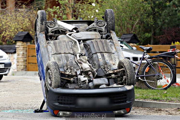 Dachowania fiata przy strefie