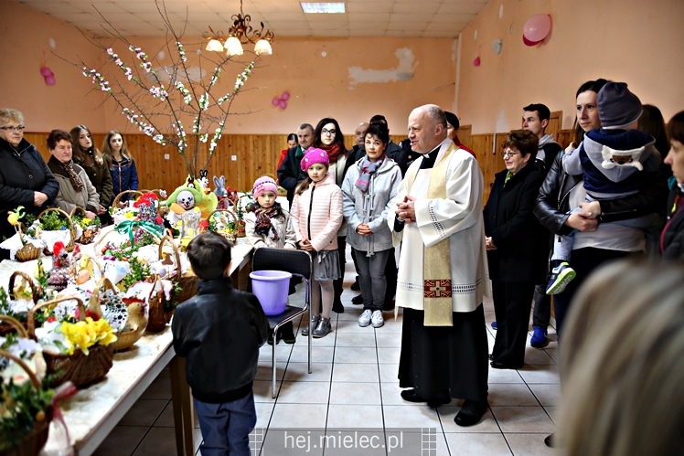 Wielkanoc 2017: Święcenie pokarmów w Domu Ludowym w Złotnikach