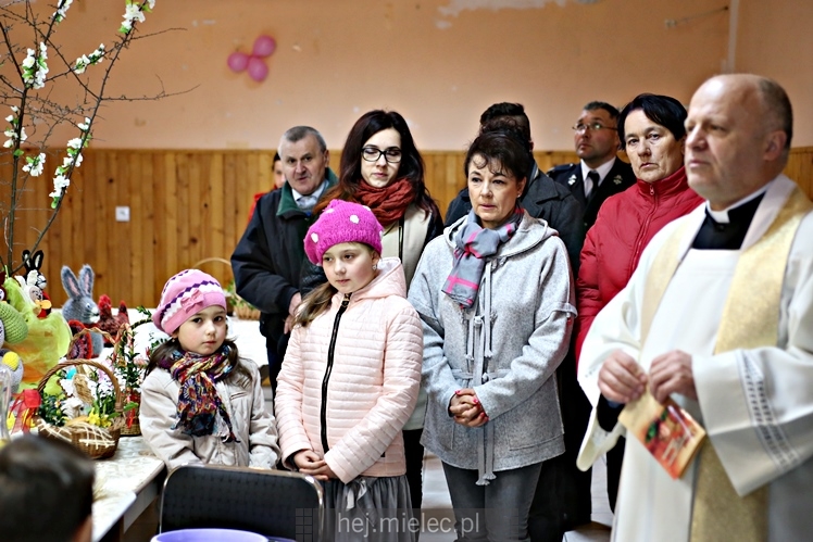 Wielkanoc 2017: Święcenie pokarmów w Domu Ludowym w Złotnikach