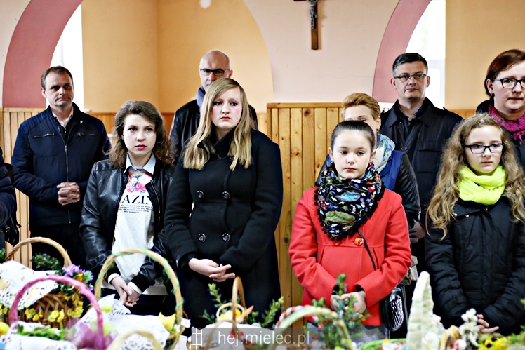 Wielkanoc 2017: Święcenie pokarmów w Domu Ludowym w Złotnikach