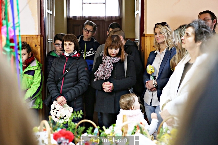Wielkanoc 2017: Święcenie pokarmów w Domu Ludowym w Złotnikach