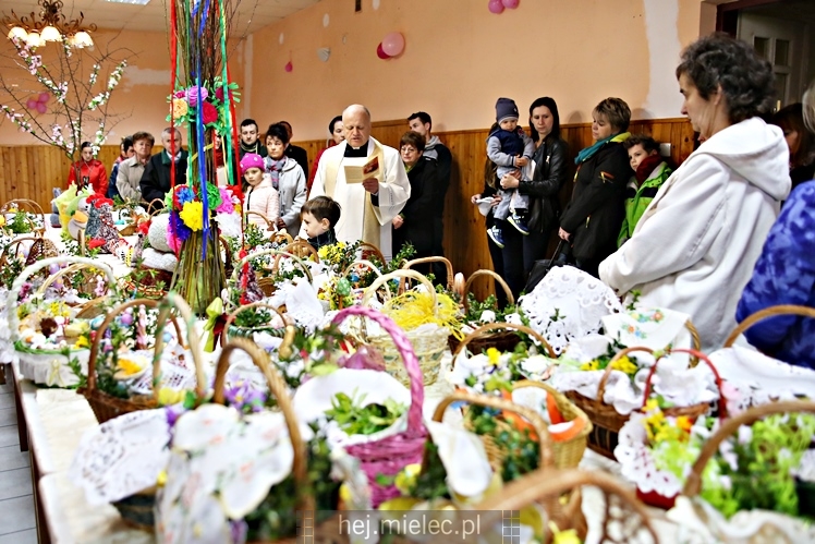 Wielkanoc 2017: Święcenie pokarmów w Domu Ludowym w Złotnikach