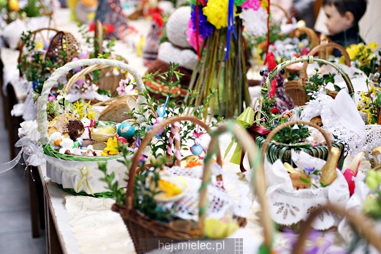 Wielkanoc 2017: Święcenie pokarmów w Domu Ludowym w Złotnikach