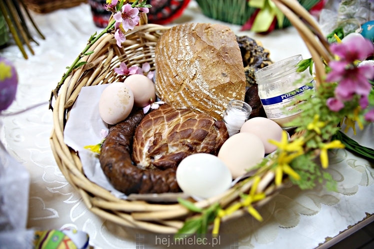 Wielkanoc 2017: Święcenie pokarmów w Domu Ludowym w Złotnikach