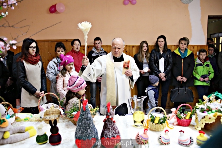 Wielkanoc 2017: Święcenie pokarmów w Domu Ludowym w Złotnikach