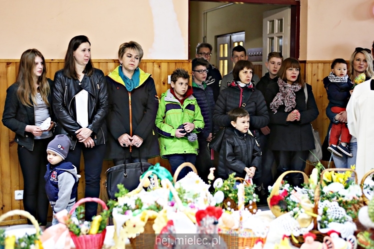 Wielkanoc 2017: Święcenie pokarmów w Domu Ludowym w Złotnikach