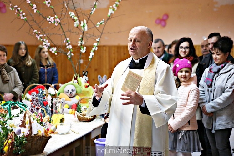Wielkanoc 2017: Święcenie pokarmów w Domu Ludowym w Złotnikach
