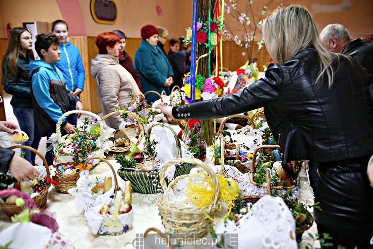 Wielkanoc 2017: Święcenie pokarmów w Domu Ludowym w Złotnikach