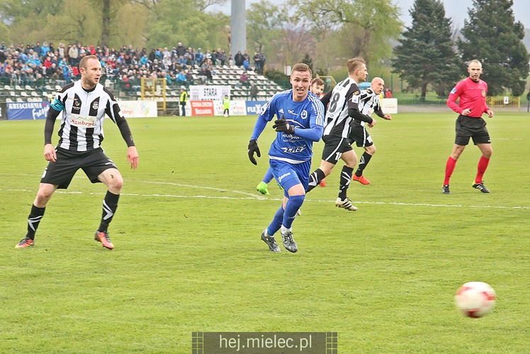 Jedna bramka w Nowym Sączu. Sandecja wygrywa z FKS Stalą Mielec