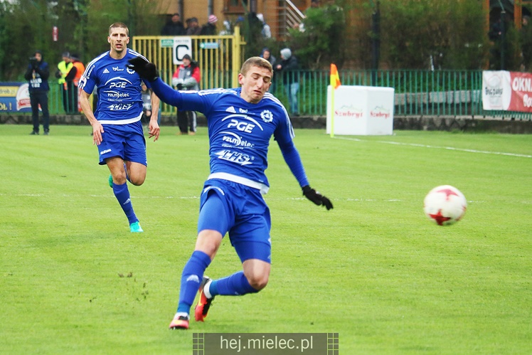 Jedna bramka w Nowym Sączu. Sandecja wygrywa z FKS Stalą Mielec