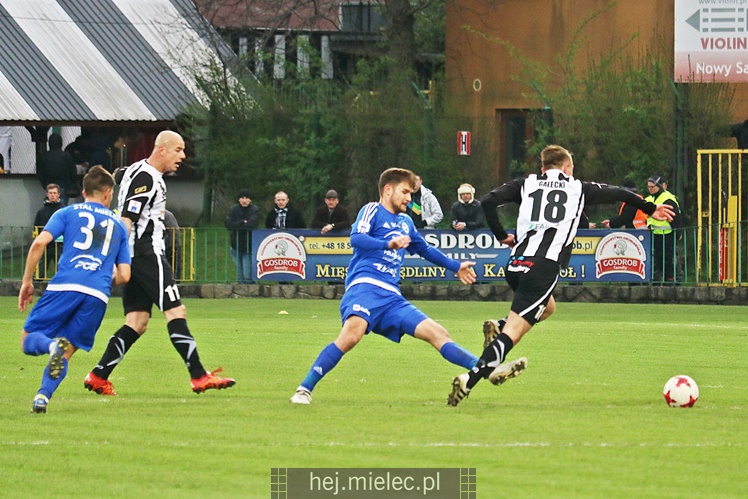Jedna bramka w Nowym Sączu. Sandecja wygrywa z FKS Stalą Mielec