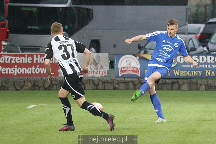 Jedna bramka w Nowym Sączu. Sandecja wygrywa z FKS Stalą Mielec