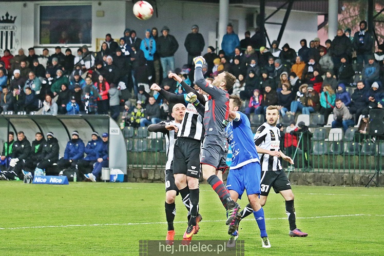 Jedna bramka w Nowym Sączu. Sandecja wygrywa z FKS Stalą Mielec