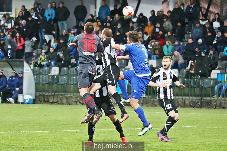 Jedna bramka w Nowym Sączu. Sandecja wygrywa z FKS Stalą Mielec