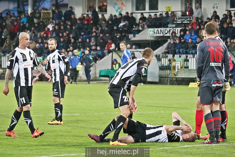 Jedna bramka w Nowym Sączu. Sandecja wygrywa z FKS Stalą Mielec