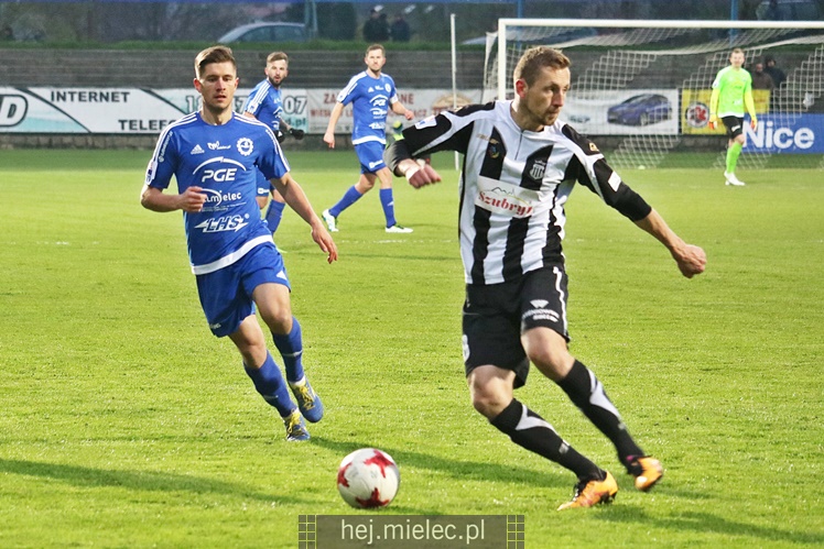 Jedna bramka w Nowym Sączu. Sandecja wygrywa z FKS Stalą Mielec