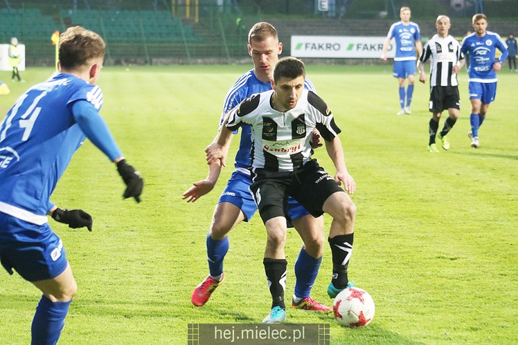 Jedna bramka w Nowym Sączu. Sandecja wygrywa z FKS Stalą Mielec