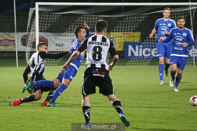 Jedna bramka w Nowym Sączu. Sandecja wygrywa z FKS Stalą Mielec