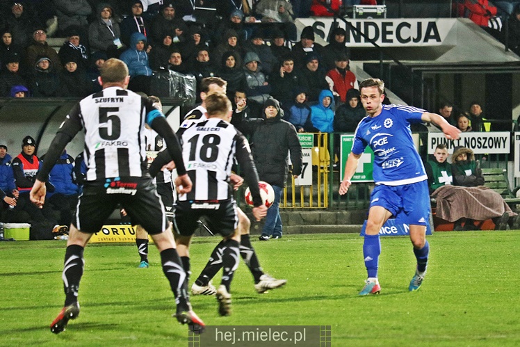 Jedna bramka w Nowym Sączu. Sandecja wygrywa z FKS Stalą Mielec
