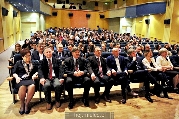 XII edycja Targów Edukacyjnych ?I co dalej gimnazjalisto??