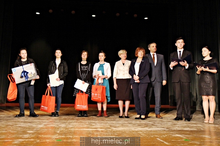 XII edycja Targów Edukacyjnych ?I co dalej gimnazjalisto??