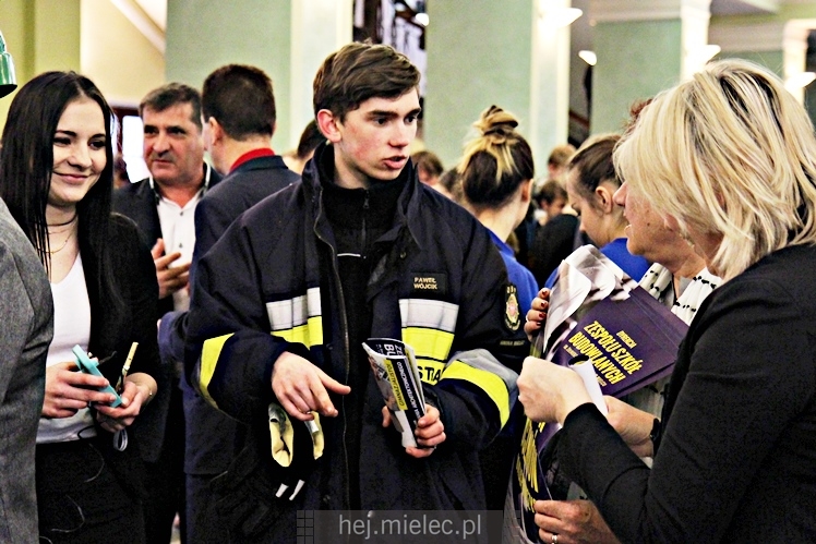 XII edycja Targów Edukacyjnych ?I co dalej gimnazjalisto??