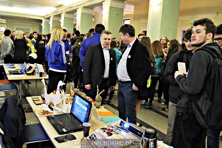 XII edycja Targów Edukacyjnych ?I co dalej gimnazjalisto??