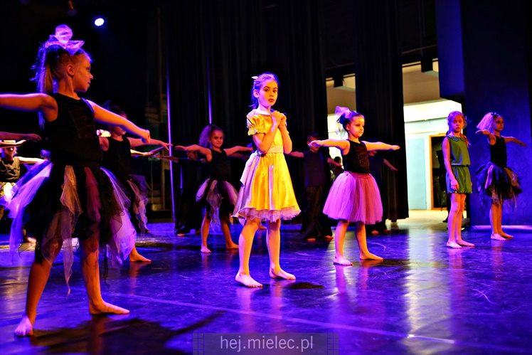 V Międzyszkolny Konkurs Zespołów Tanecznych DANCE